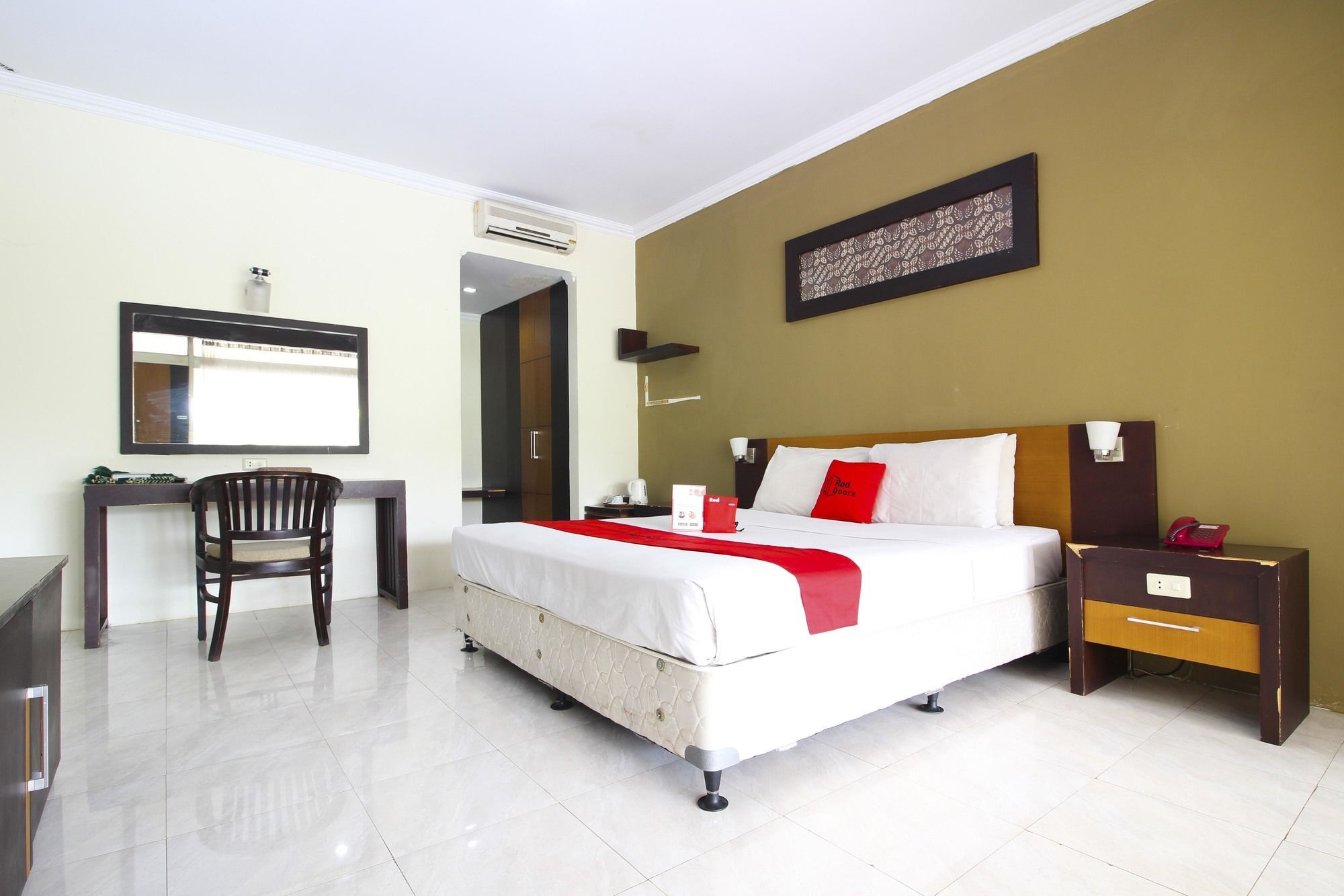 Reddoorz @ Solo Street Hotel Maguwo Bagian luar foto