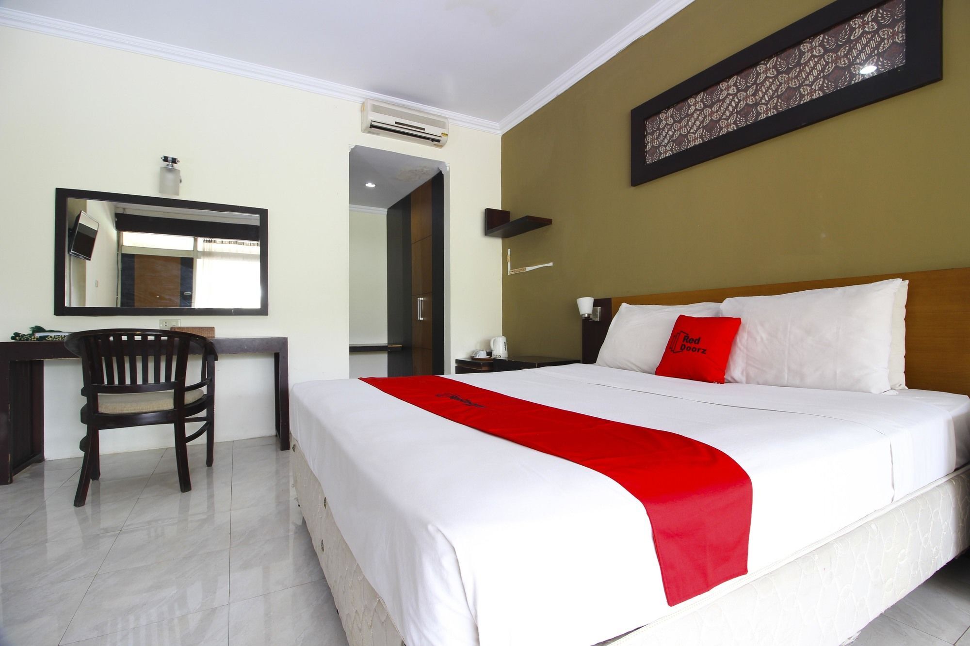Reddoorz @ Solo Street Hotel Maguwo Bagian luar foto