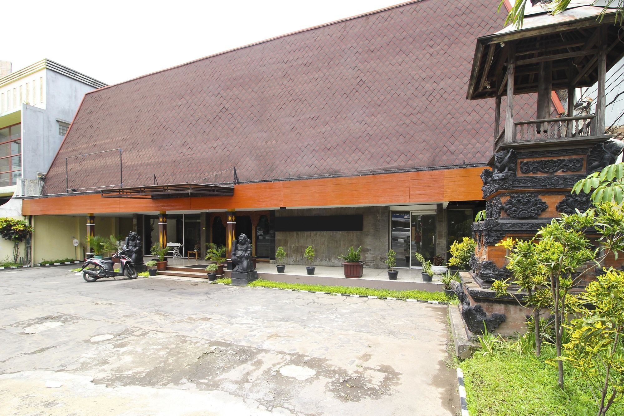 Reddoorz @ Solo Street Hotel Maguwo Bagian luar foto